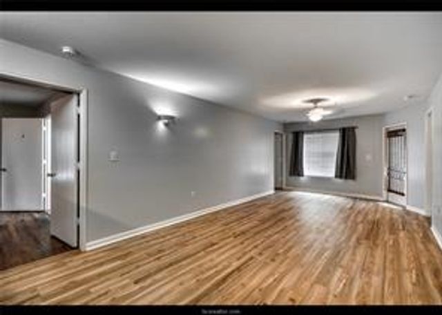 519 Southwest Parkway 103, College Station, TX 77840