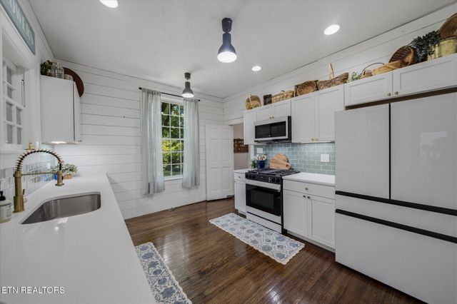 1303 W Madison Ave, Athens, TN 37303