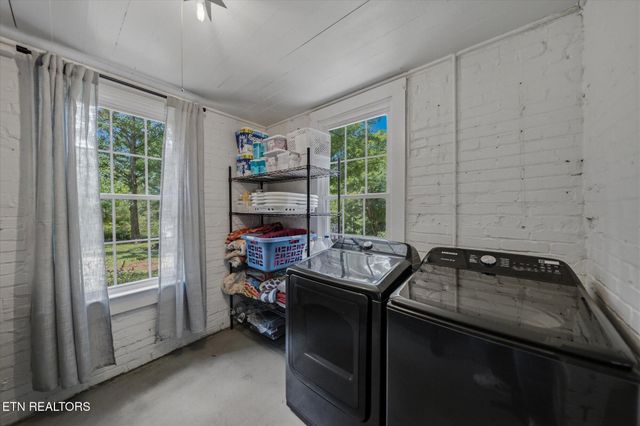 1303 W Madison Ave, Athens, TN 37303
