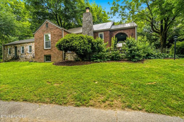 1303 W Madison Ave, Athens, TN 37303