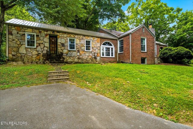 1303 W Madison Ave, Athens, TN 37303