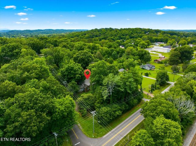 1303 W Madison Ave, Athens, TN 37303