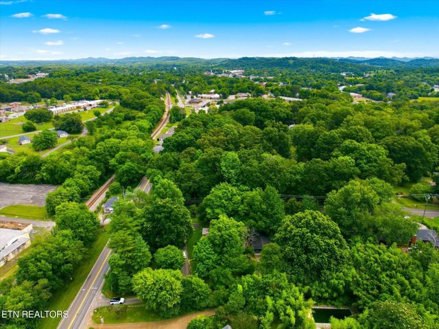 1303 W Madison Ave, Athens, TN 37303