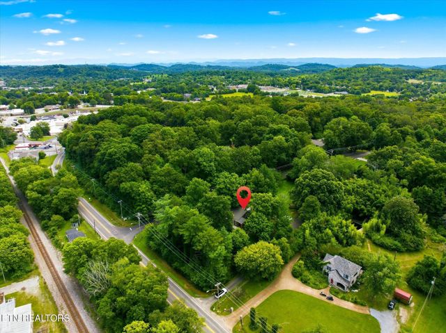 1303 W Madison Ave, Athens, TN 37303
