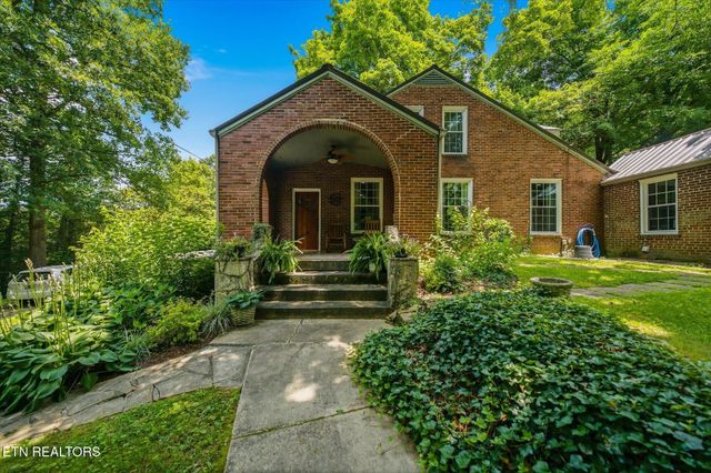 1303 W Madison Ave, Athens, TN 37303