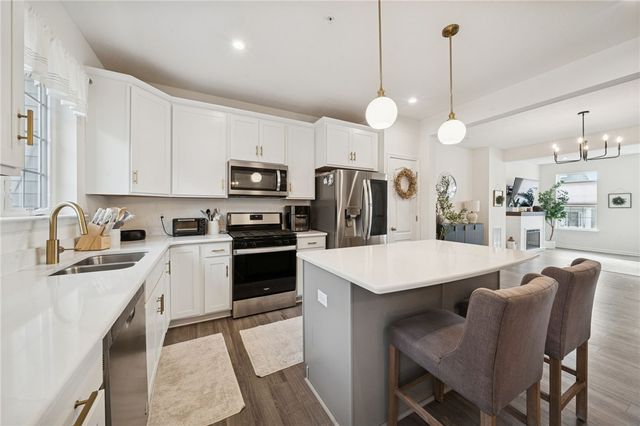 2185 Shawnee Dr, South Strabane, PA 15301