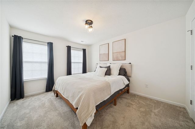 2185 Shawnee Dr, South Strabane, PA 15301