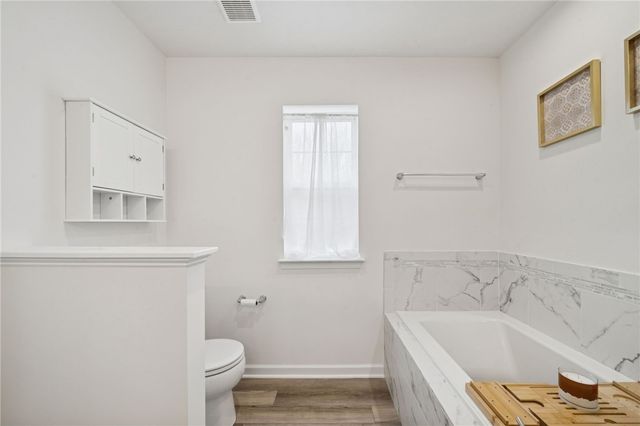 2185 Shawnee Dr, South Strabane, PA 15301