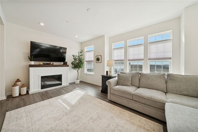 2185 Shawnee Dr, South Strabane, PA 15301