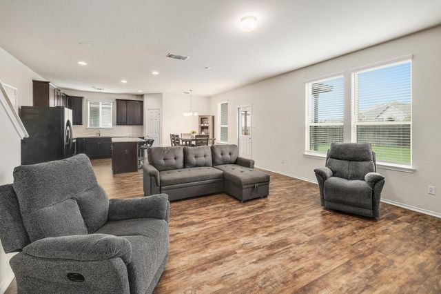 317 Bedford Falls LN, Jarrell, TX 76537