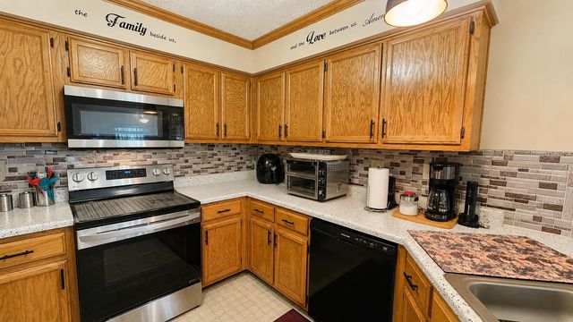 6652 BOYLSTON DR, Memphis, TN 38141
