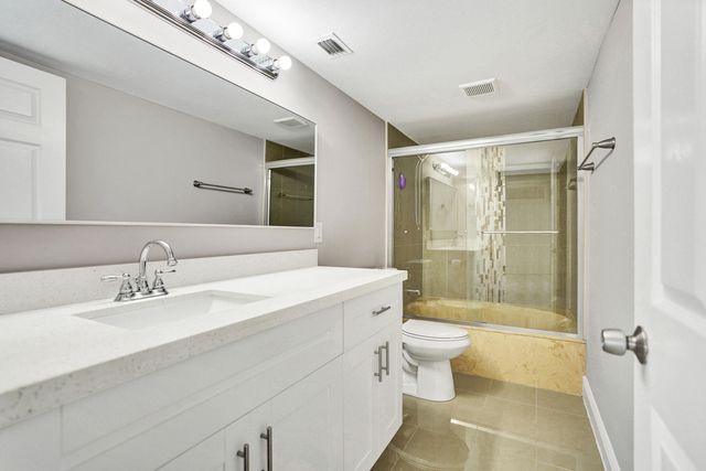 2200 S CYPRESS BEND Drive 707, Pompano Beach, FL 33069