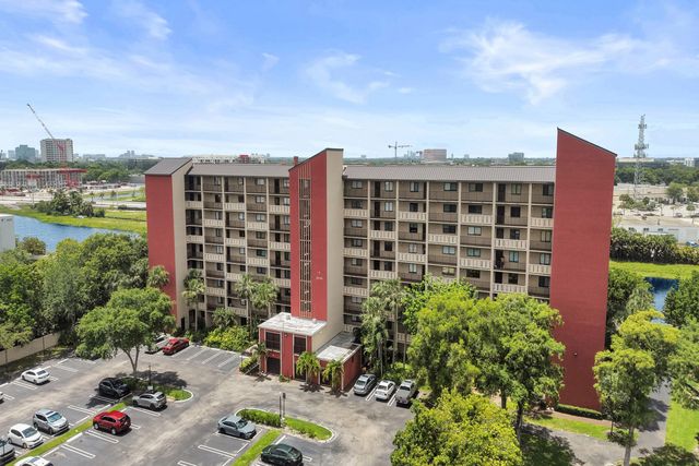 2200 S CYPRESS BEND Drive 707, Pompano Beach, FL 33069