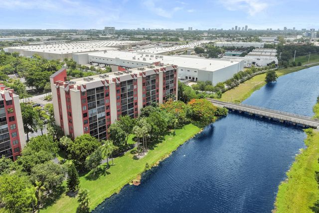 2200 S CYPRESS BEND Drive 707, Pompano Beach, FL 33069