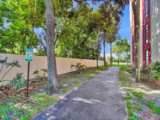 2200 S CYPRESS BEND Drive 707, Pompano Beach, FL 33069