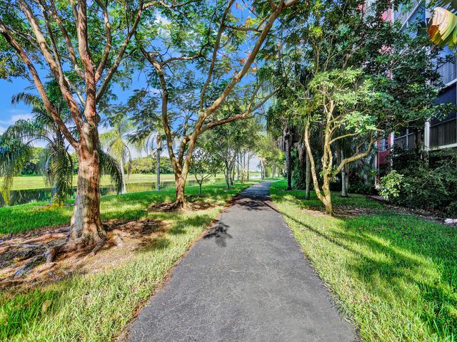 2200 S CYPRESS BEND Drive 707, Pompano Beach, FL 33069