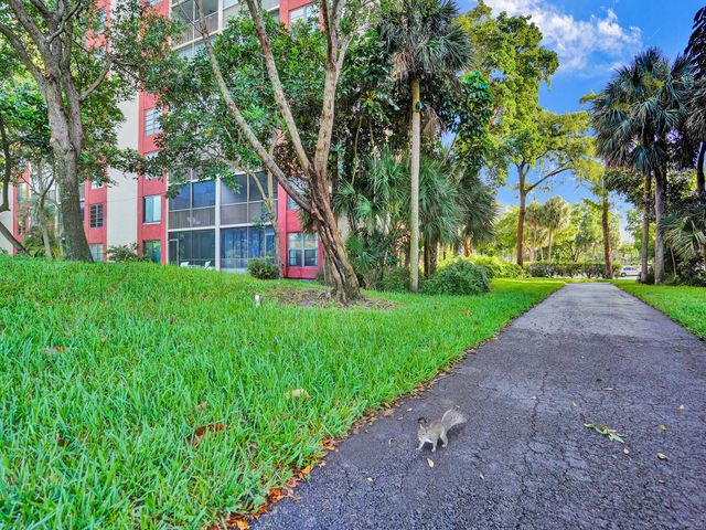 2200 S CYPRESS BEND Drive 707, Pompano Beach, FL 33069