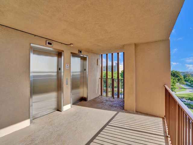 2200 S CYPRESS BEND Drive 707, Pompano Beach, FL 33069