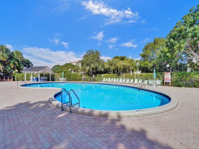2200 S CYPRESS BEND Drive 707, Pompano Beach, FL 33069