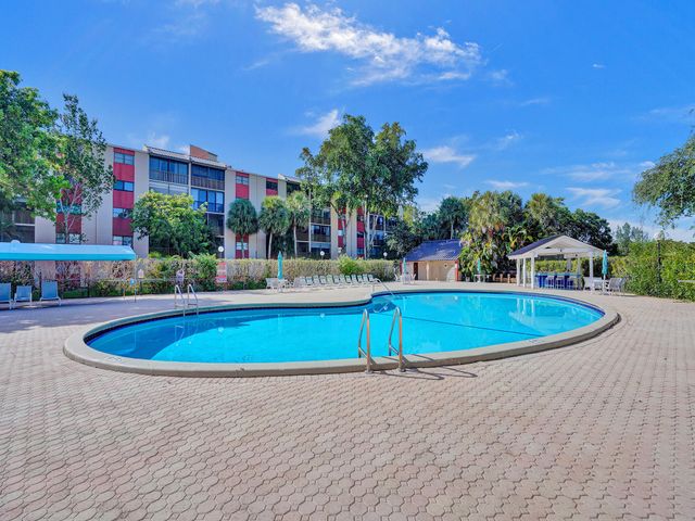 2200 S CYPRESS BEND Drive 707, Pompano Beach, FL 33069