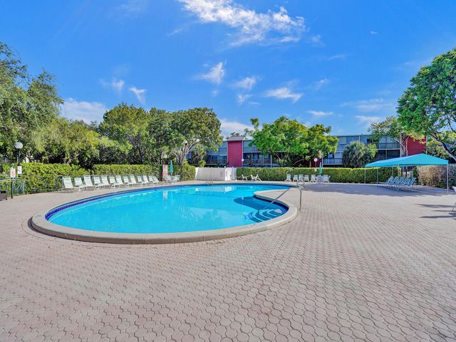 2200 S CYPRESS BEND Drive 707, Pompano Beach, FL 33069