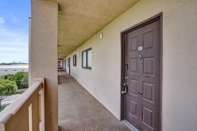 2200 S CYPRESS BEND Drive 707, Pompano Beach, FL 33069