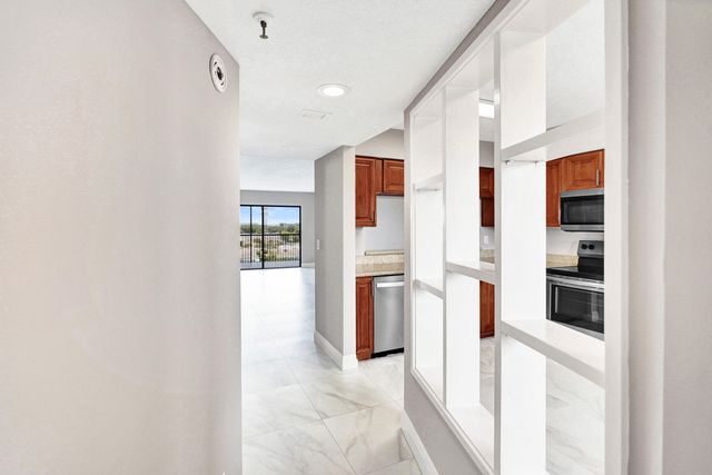 2200 S CYPRESS BEND Drive 707, Pompano Beach, FL 33069