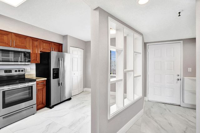 2200 S CYPRESS BEND Drive 707, Pompano Beach, FL 33069