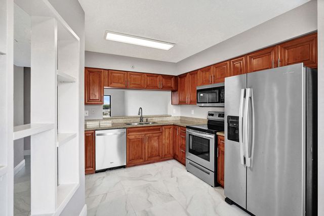 2200 S CYPRESS BEND Drive 707, Pompano Beach, FL 33069