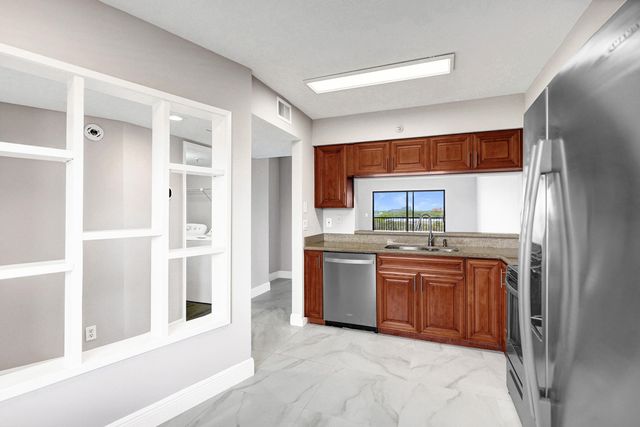2200 S CYPRESS BEND Drive 707, Pompano Beach, FL 33069