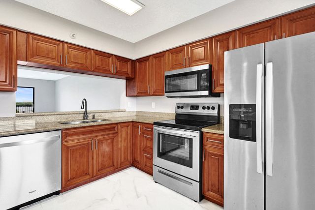 2200 S CYPRESS BEND Drive 707, Pompano Beach, FL 33069