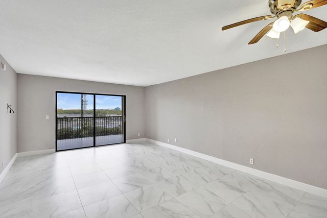 2200 S CYPRESS BEND Drive 707, Pompano Beach, FL 33069