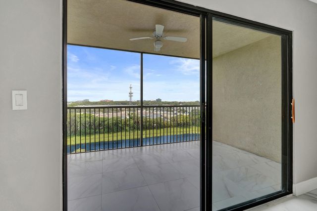 2200 S CYPRESS BEND Drive 707, Pompano Beach, FL 33069