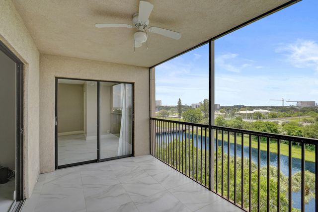 2200 S CYPRESS BEND Drive 707, Pompano Beach, FL 33069