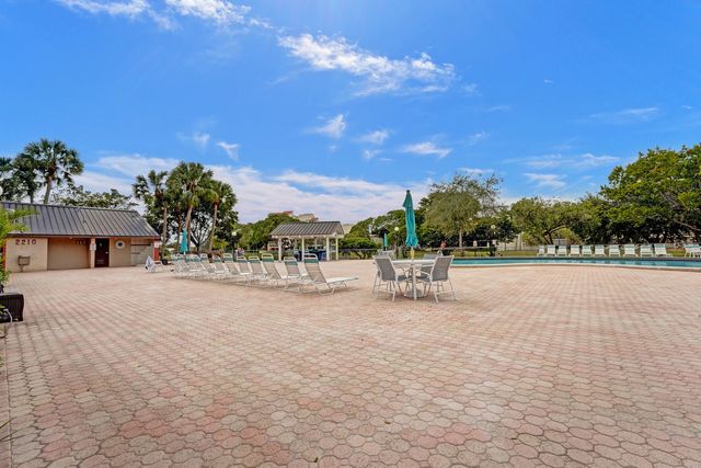 2200 S CYPRESS BEND Drive 707, Pompano Beach, FL 33069