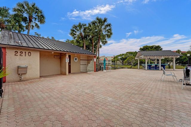 2200 S CYPRESS BEND Drive 707, Pompano Beach, FL 33069