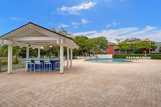 2200 S CYPRESS BEND Drive 707, Pompano Beach, FL 33069