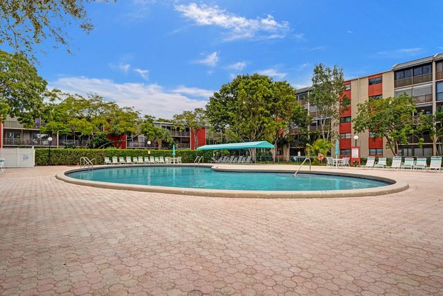 2200 S CYPRESS BEND Drive 707, Pompano Beach, FL 33069