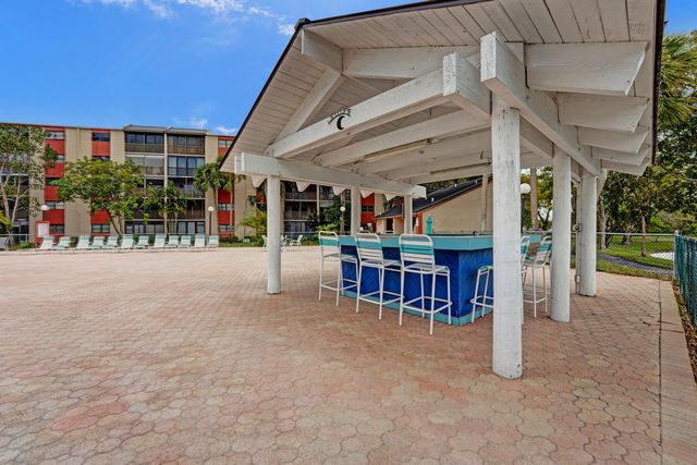2200 S CYPRESS BEND Drive 707, Pompano Beach, FL 33069