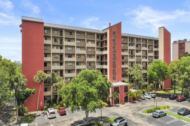2200 S CYPRESS BEND Drive 707, Pompano Beach, FL 33069