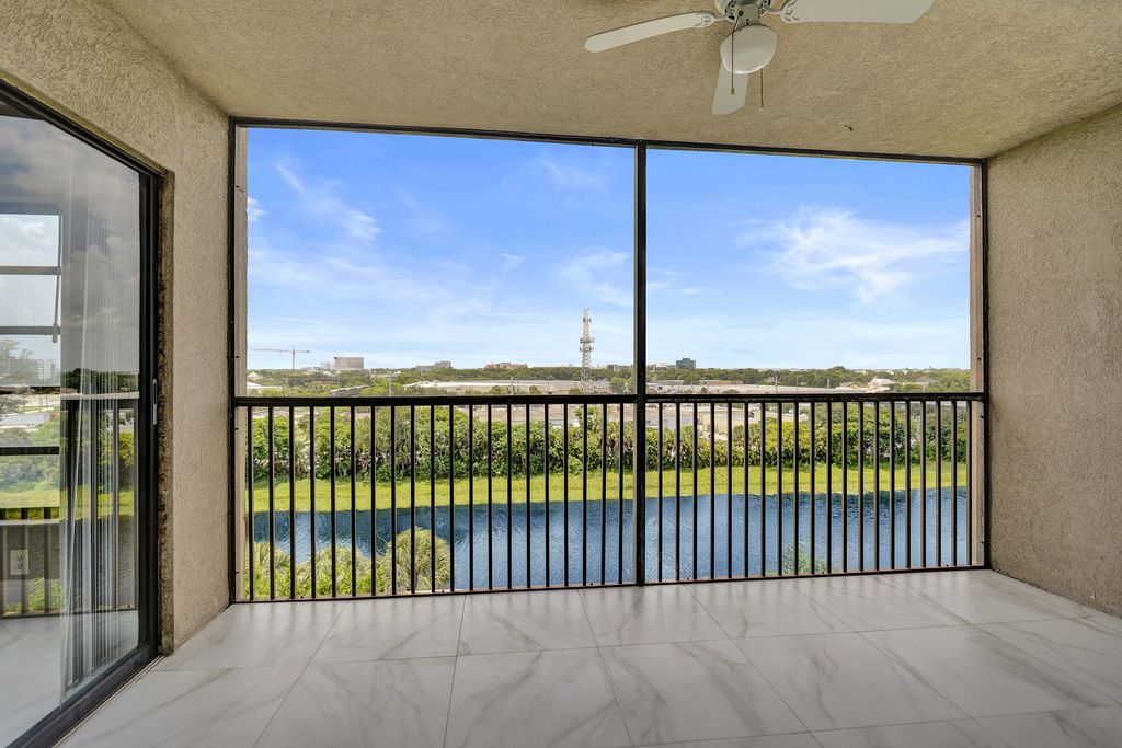 2200 S CYPRESS BEND Drive 707, Pompano Beach, FL 33069