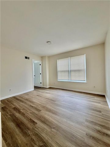 14917 Pine View Drive, Grandview, MO 64030