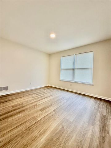 14917 Pine View Drive, Grandview, MO 64030