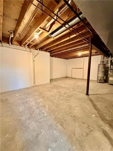 14917 Pine View Drive, Grandview, MO 64030