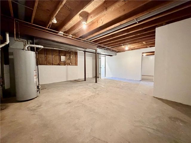 14917 Pine View Drive, Grandview, MO 64030