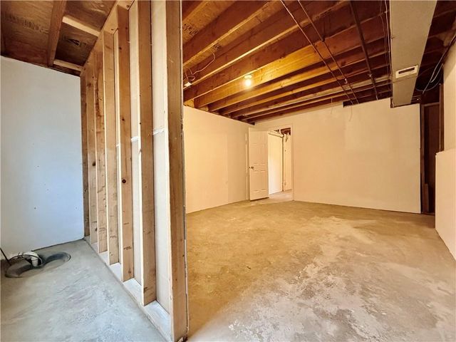 14917 Pine View Drive, Grandview, MO 64030