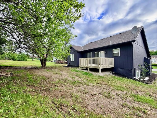 14917 Pine View Drive, Grandview, MO 64030