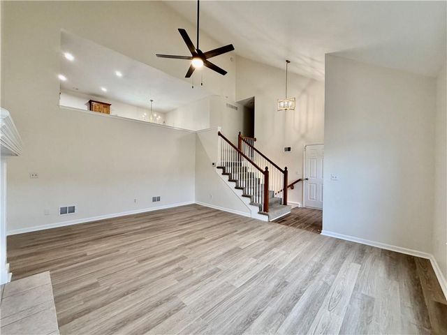 14917 Pine View Drive, Grandview, MO 64030