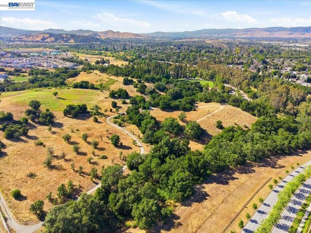 1172 Sagardia Way, Gilroy, CA 95020