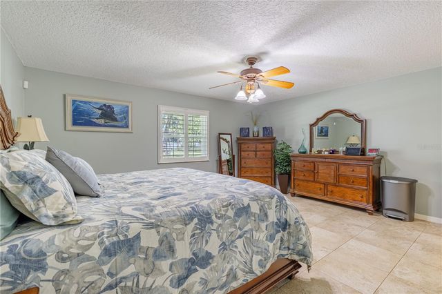 32834 LAKESHORE DRIVE, Tavares, FL 32778